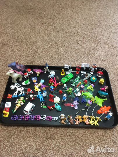 Игрушки из киндера и Смурфики. 72шт