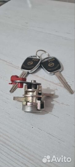 Личинка дверного замкана Nissan Almera n16