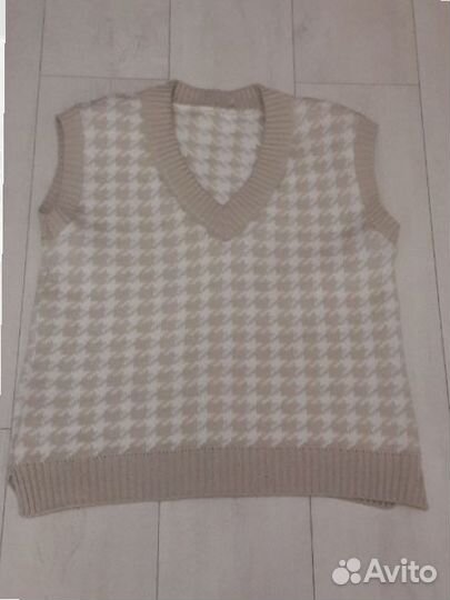 Жилет вязаный женский