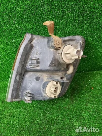 Поворотник передний правый Mitsubishi Pajero V46W