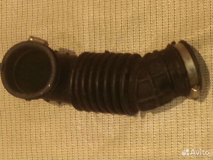Шевроле Авео Т300 патрубок воздушного фильтра