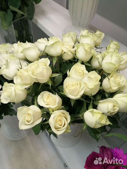 Розы белые 70 см (Россия, Кения, Эквадор)