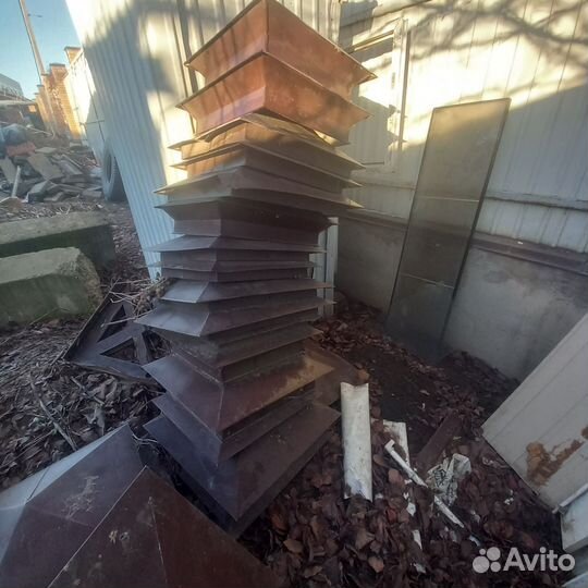 Металлические шапки, колпаки на столбы забора