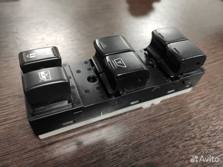 Блок управления стеклоподъемниками передний левый