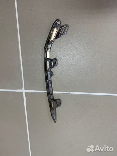 Накладка решетки радиатора Toyota Land Cruiser