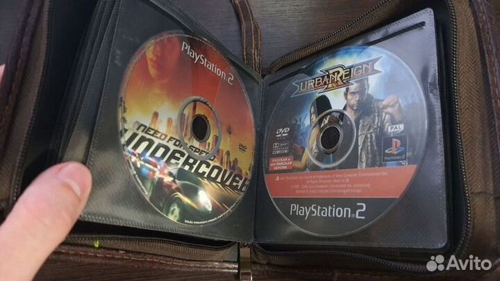 20 дисков PlayStation 2 в органайзере без коробок