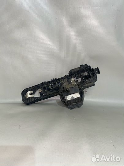 Mercedes W204 07- Кронштеин ручки задний левый 472