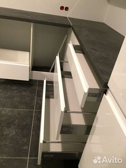 Кухонный гарнитур угловой в потолок на заказ