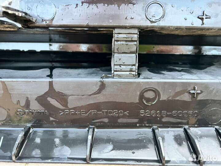 Усилитель бампера на Toyota 300