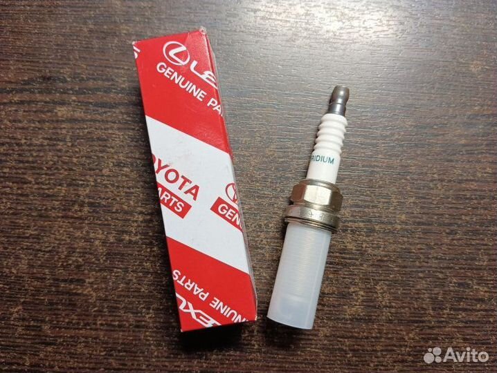 Свеча зажигания Toyota