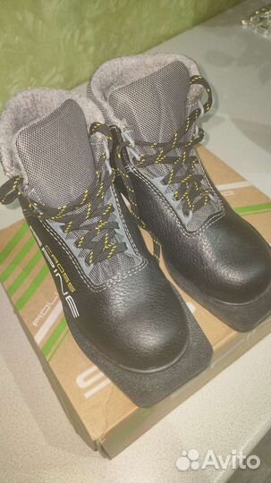 Лыжные ботинки