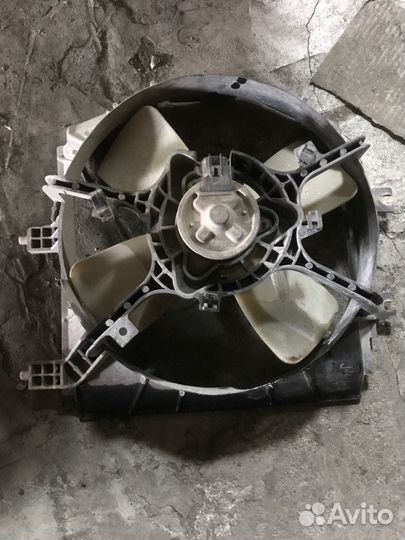 Диффузор радиатора левый Mazda Premacy CP19F fpde