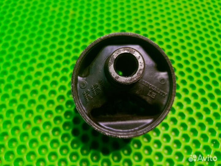 Сайлентблок подушки двигателя левый Toyota Corolla