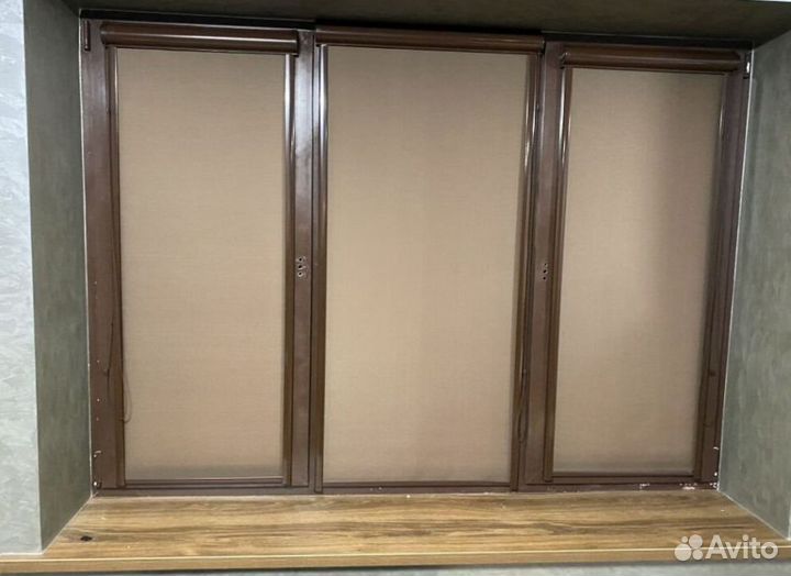 Рулонные шторы в коричневом коробе РКК-4135