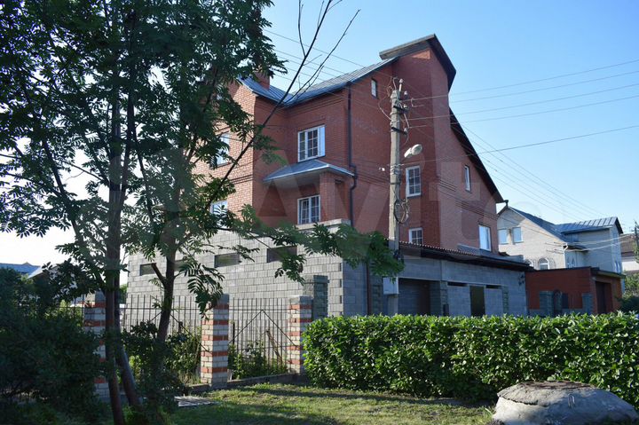 Коттедж 650 м² на участке 11 сот.