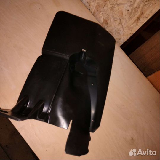 Брызговик левый задний Mercedes Benz Sprinter