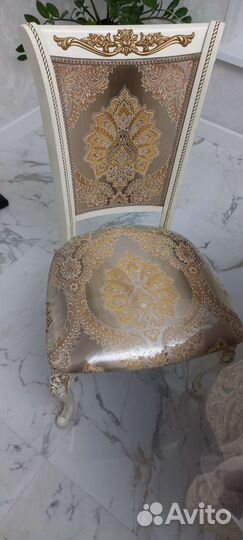 Стол и стулья