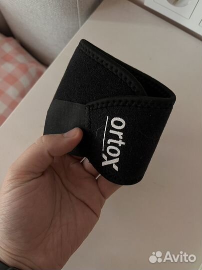 Бандаж, суппорт лучезапясного сустава на руку