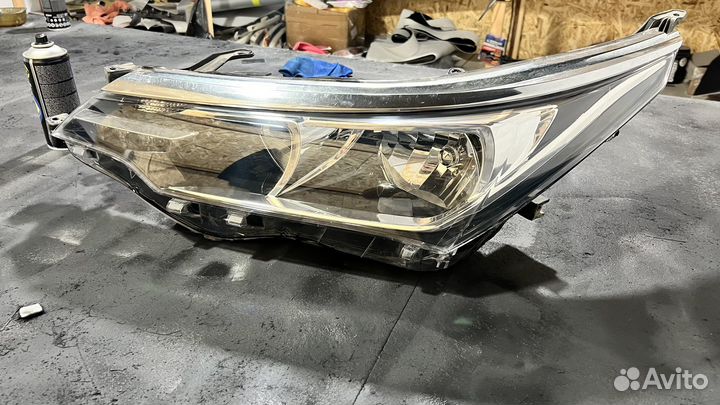 Фары toyota corolla е 180