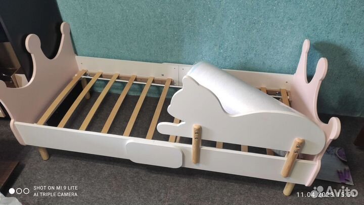 Детская кровать с матрасом и бортиками