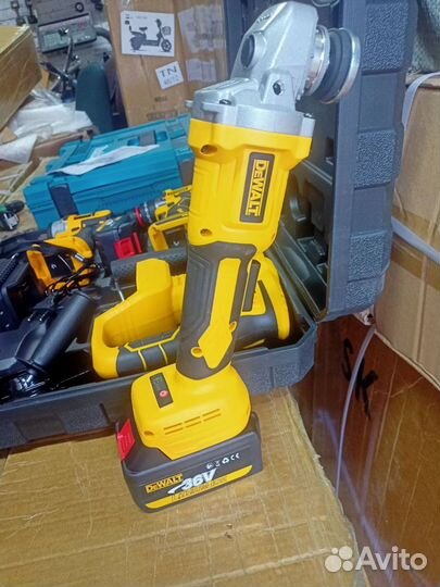 Набор электроинструментов 4в 1 dewalt