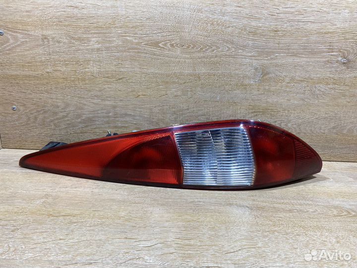 Фонарь задний правый Ford Mondeo 3 Арт. 110123