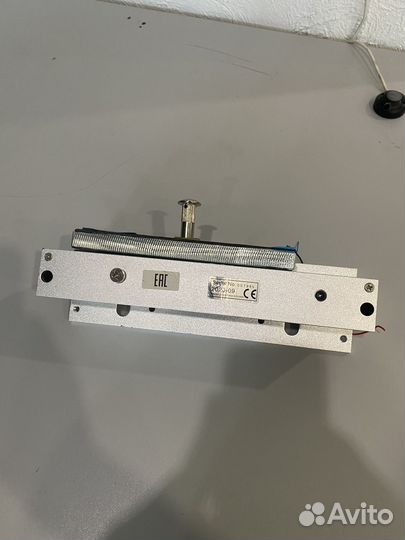 Электромагнитный замок на дверь