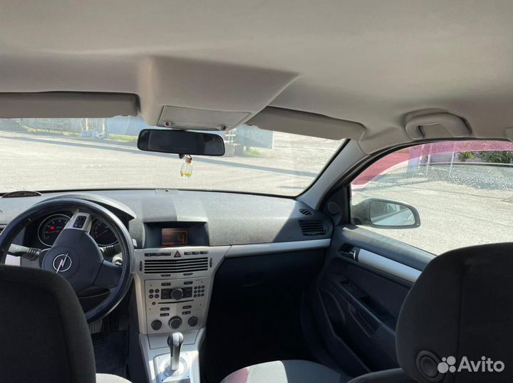 В разборе Opel Astra H седан 1.6 ркпп