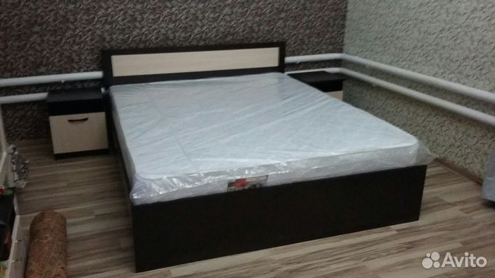 Кровать с матрасом
