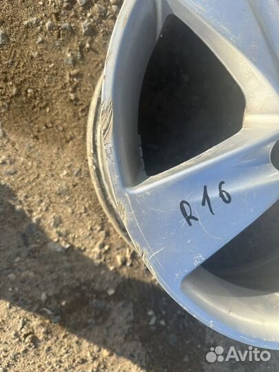 Литой диск Renault Duster R16