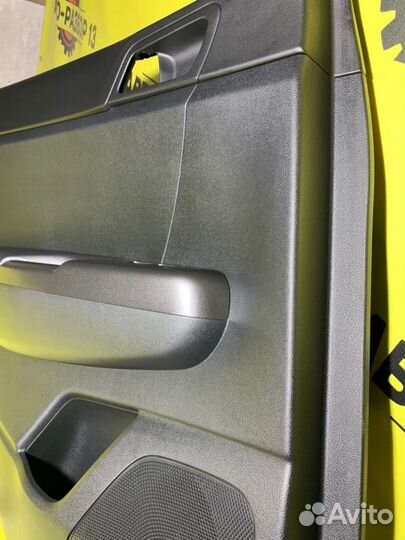 Обшивка боковой двери задняя левая Kia Sportage QL