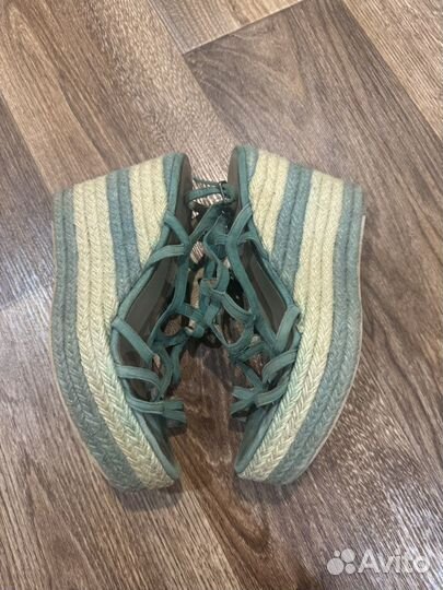 Кожаные босоножки