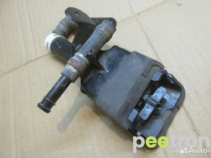 Б/У Б/У Омыватель фары б/у Левая. GS1F5182Y mazda