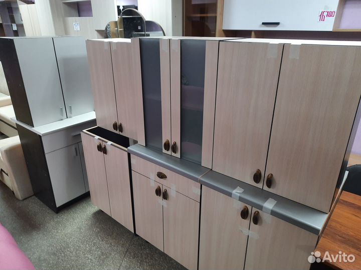 Кухня со стеклом от производителяи