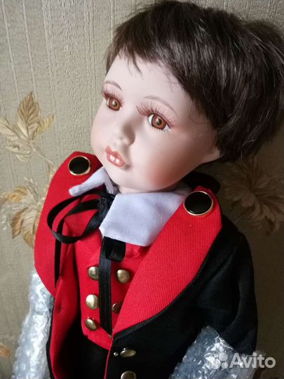 Кукла в национальном костюме, фарфор