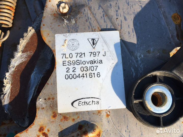 Педаль стояночного тормоза Audi Q7