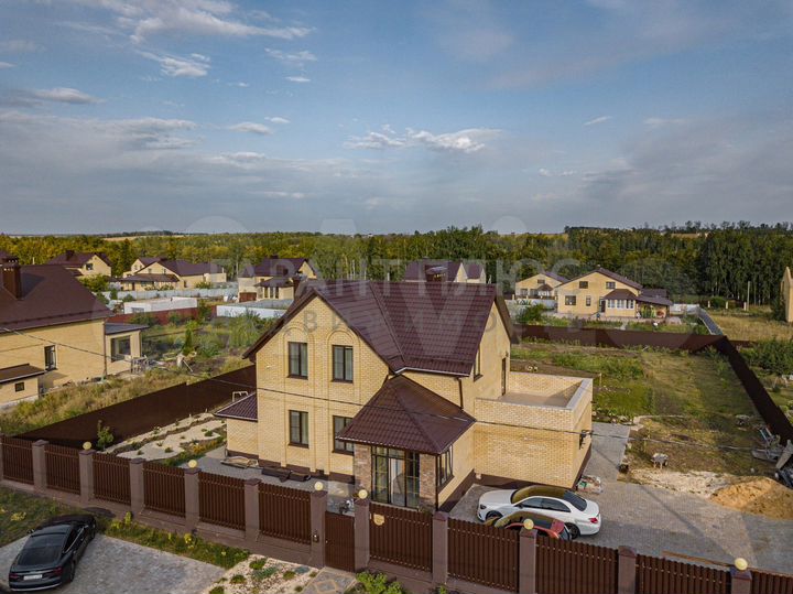 Коттедж 206,2 м² на участке 20 сот.