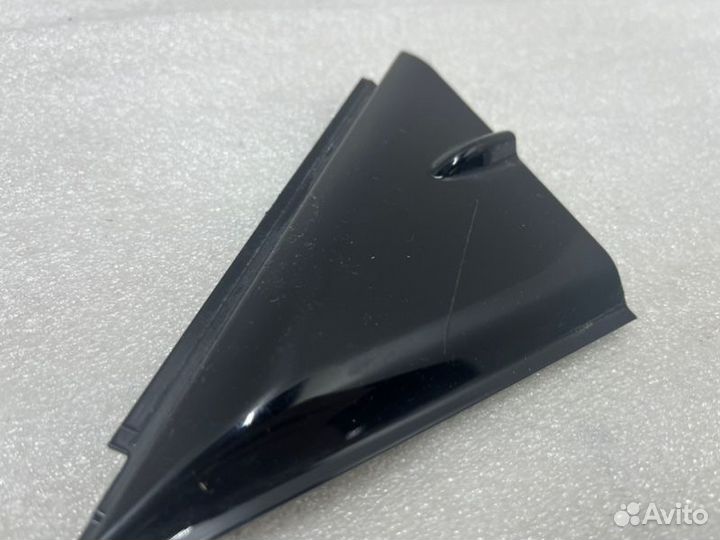 Накладка двери (уголок) передняя левая Toyota