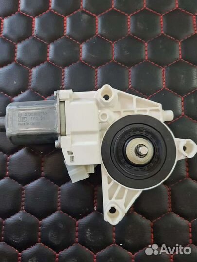 Мотор стеклоподъемника передний Mercedes ML166