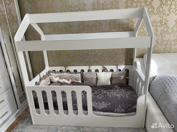 Детская кровать домик с матрасом