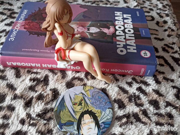 Фигурка и зеркальце аниме