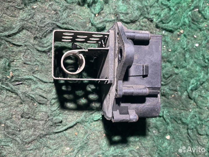 Резистор вентилятора охлаждения peugeot 307