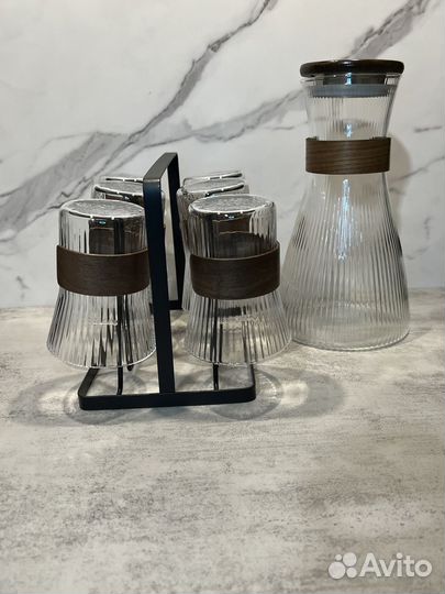 Графин со стаканами