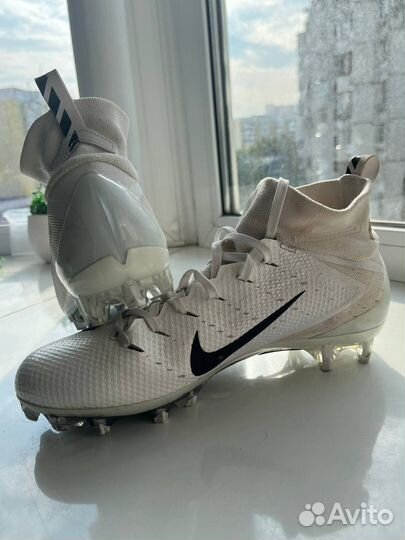 Футбольные бутсы nike