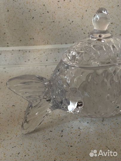 Икорница стеклянная с крышкой и ложкой рыбка