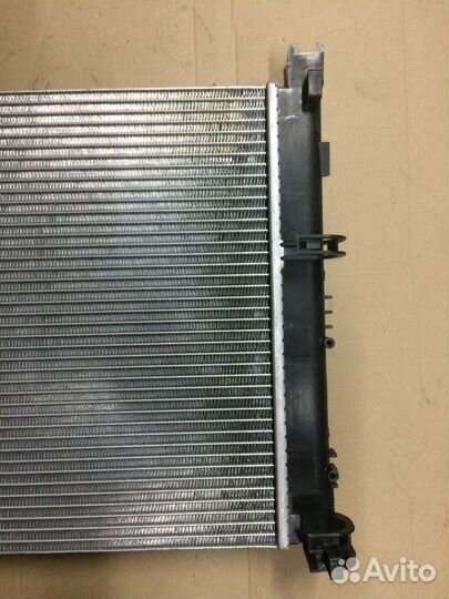 Радиатор охлаждения двигателя Renault Logan 2012