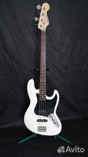 Бас гитара Juno,Silver cadet by Ibanez, selder