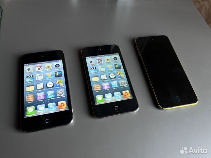 Лот из трех iPod touch