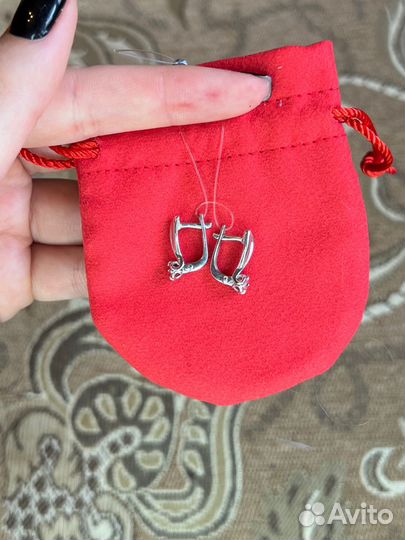 Серьги с бриллиантом