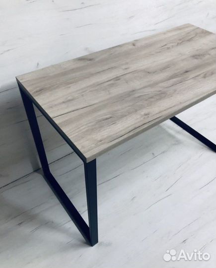 Офисный стол в стиле лофт